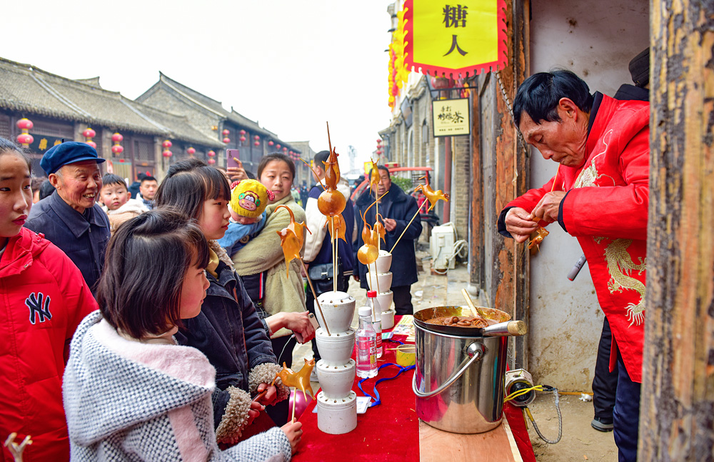 滑县-王红旗-13849249090-《民间绝活-吹糖人》2023年2月拍摄于道口古镇，古街民间吹糖人手艺人精彩呈现。